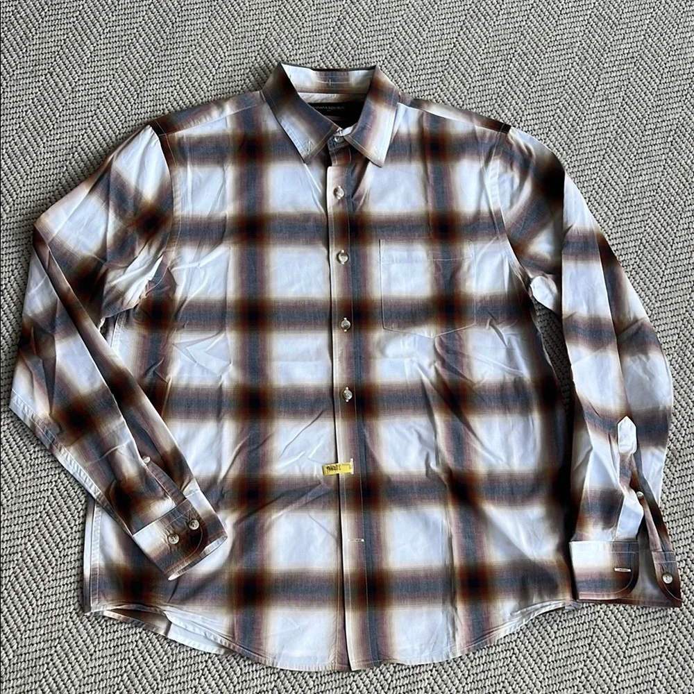 Banana Republic Plaid Button-Up Shirt